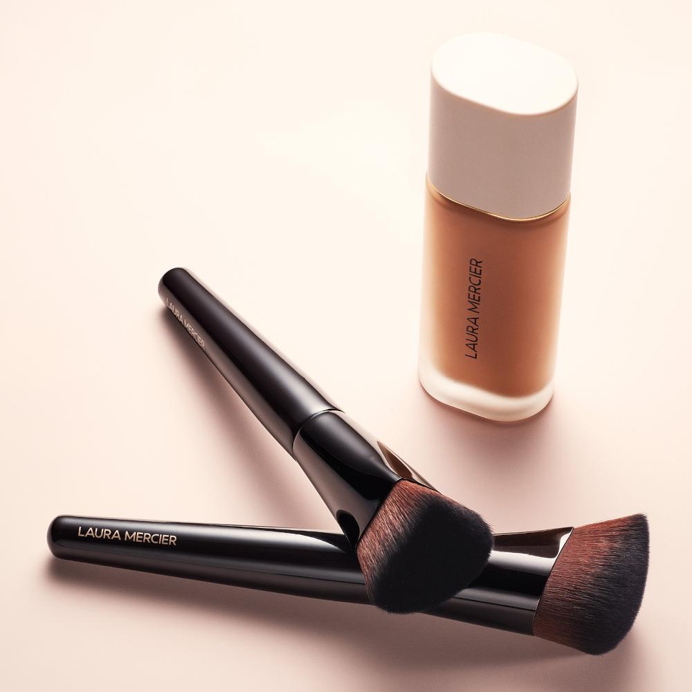 lookfantastic Laura Mercier Real Flawless Foundationpinsel Kauf eins, bekomm eins gratis