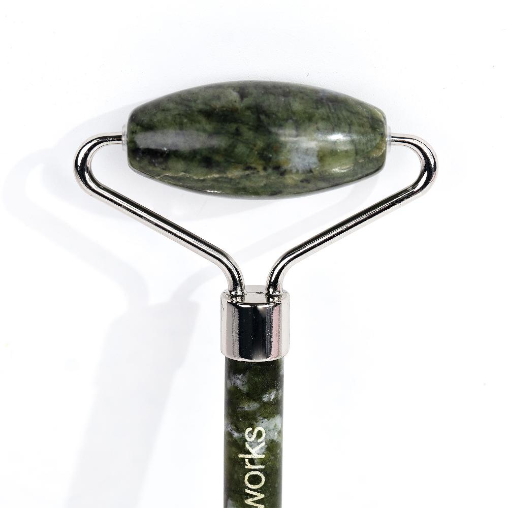 lookfantastic brushworks HD Jade Roller Fabrikladen