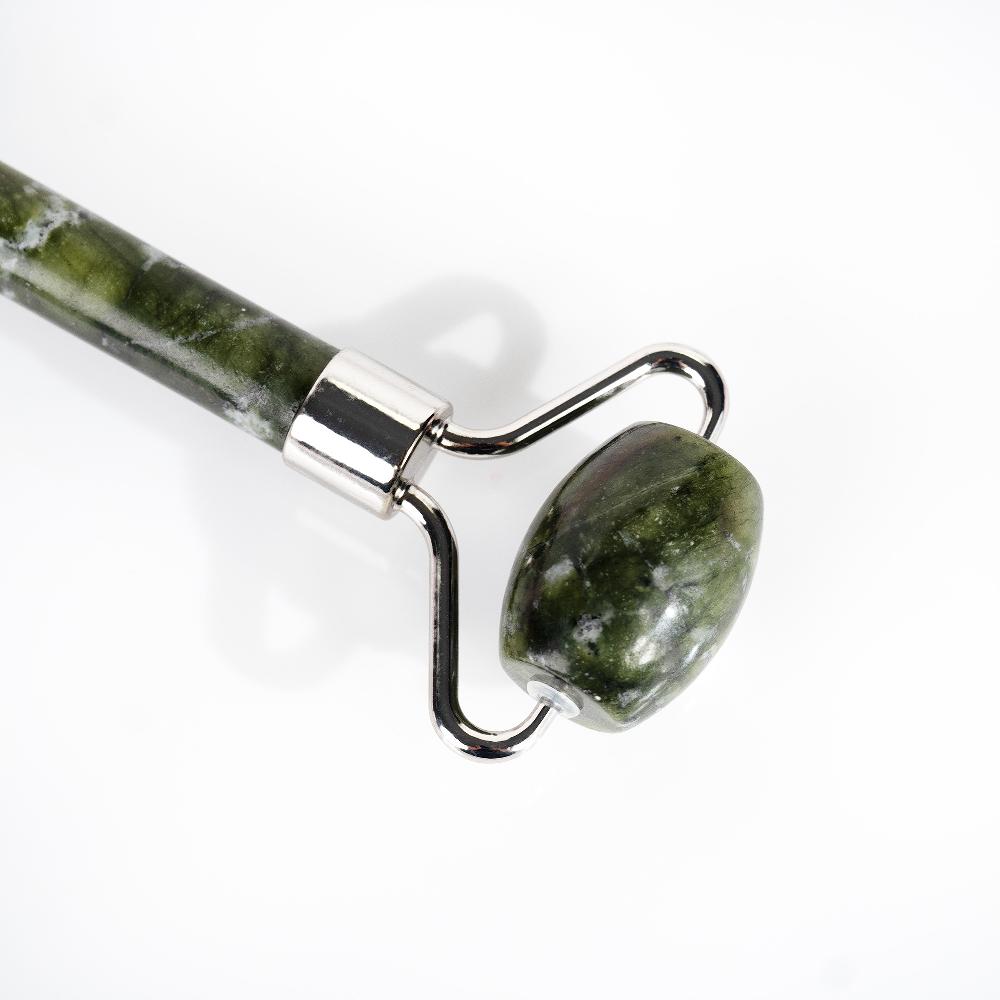 lookfantastic brushworks HD Jade Roller Fabrikladen