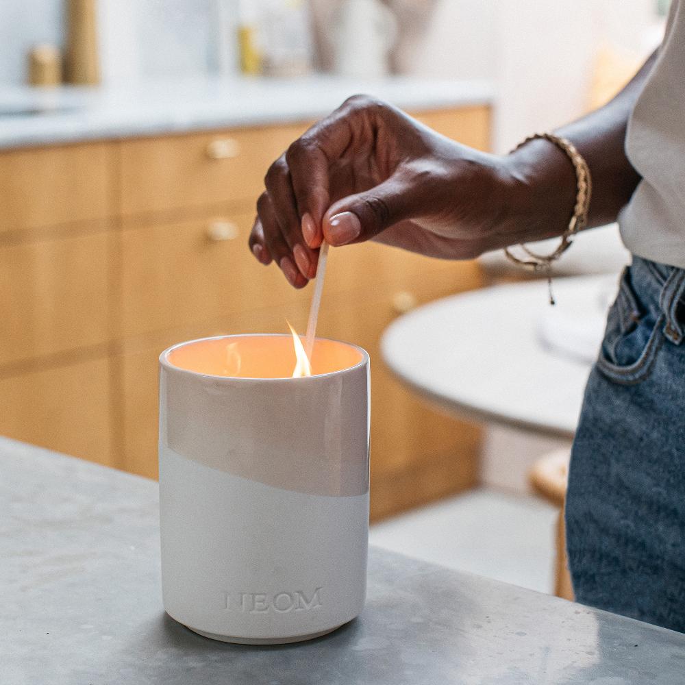 lookfantastic NEOM Grapefruit Mandarine und Eukalyptus Duftkerze 320 g Bis zu 60% Rabatt