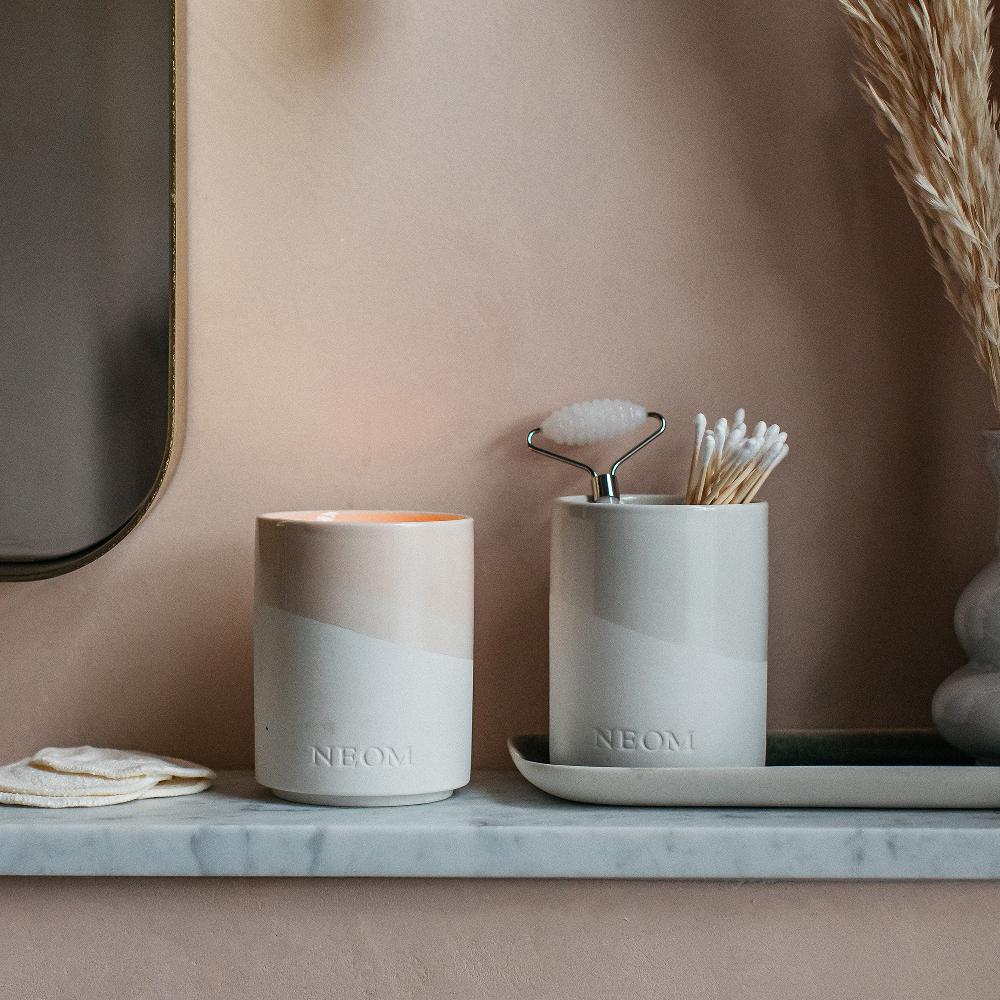 lookfantastic NEOM Schwarzer Pfeffer und Bergamotte Duftkerze 320 g Bis zu 65% Rabatt
