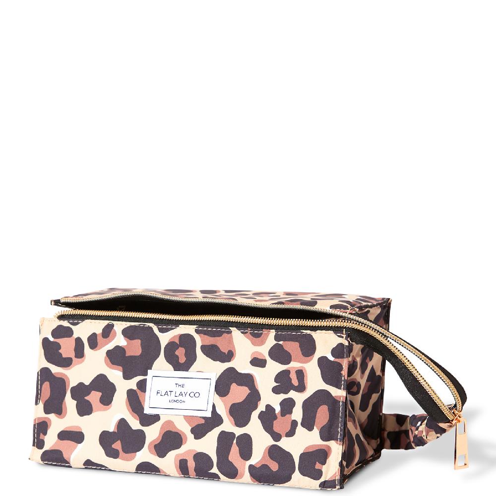 lookfantastic The Flat Lay Co. Open Flat Box Bag - Leopard Print Versandkostenfrei
