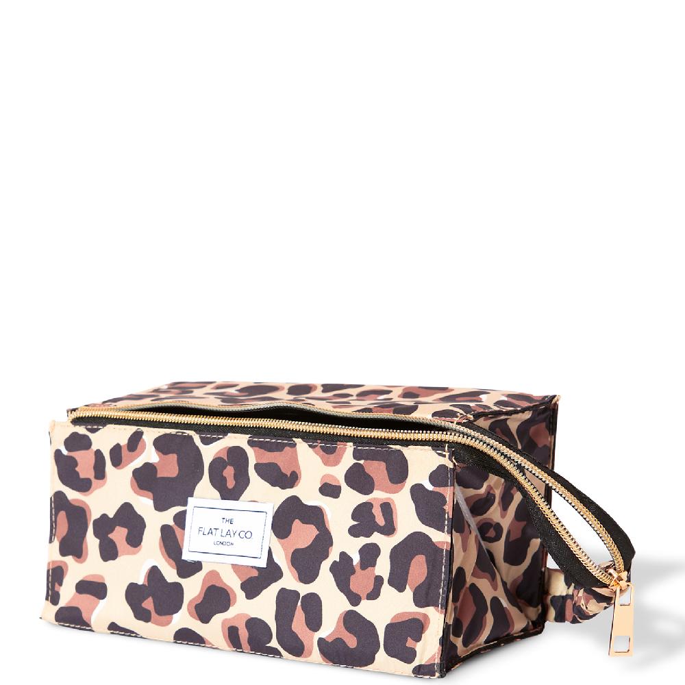 lookfantastic The Flat Lay Co. Open Flat Box Bag - Leopard Print Versandkostenfrei