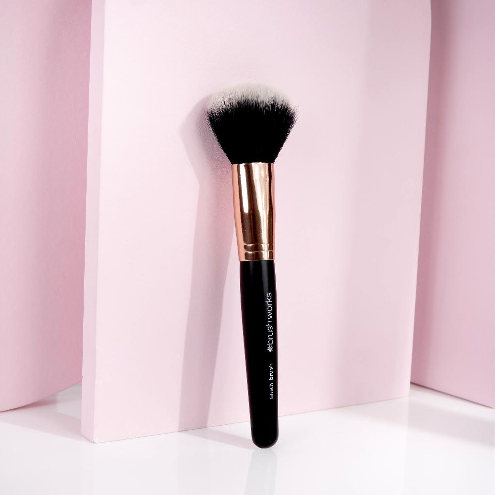 lookfantastic brushworks Rougepinsel Discount Store für neue Produkte