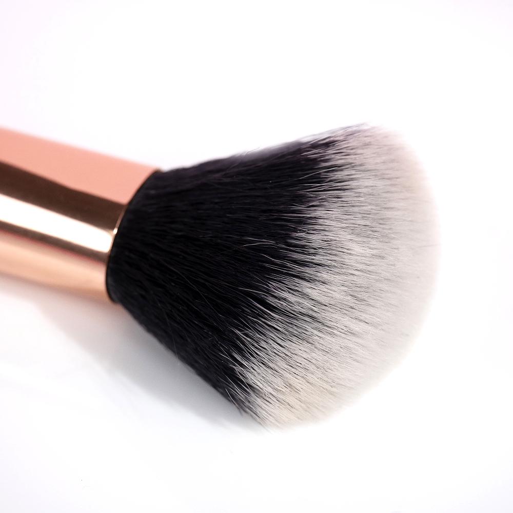 lookfantastic brushworks Rougepinsel Discount Store für neue Produkte
