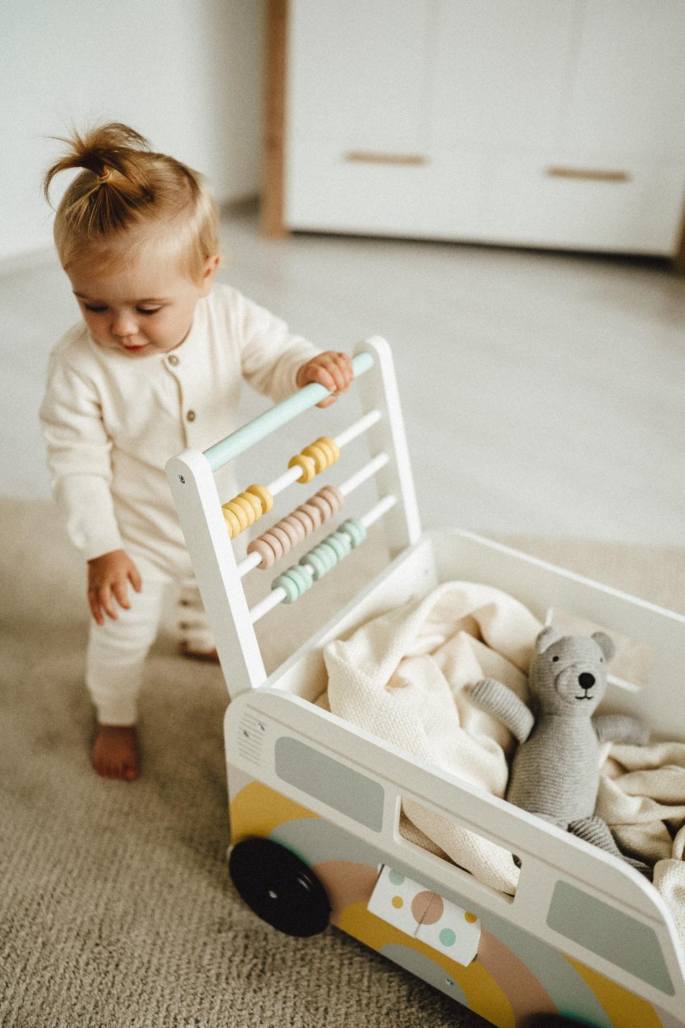 babymarkt Lauflernwagen turbus Regenbogen Valentinstagsangebot