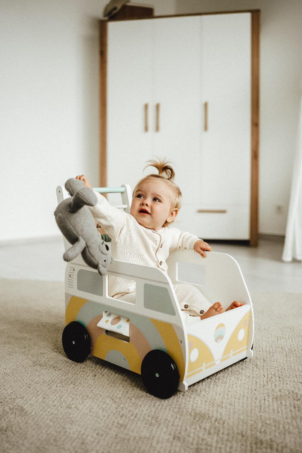babymarkt Lauflernwagen turbus Regenbogen Valentinstagsangebot