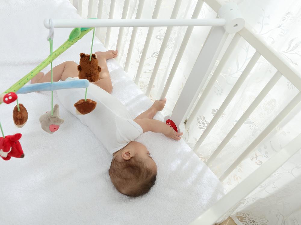babymarkt Mobile-Halter Holz weiß Neuheiten