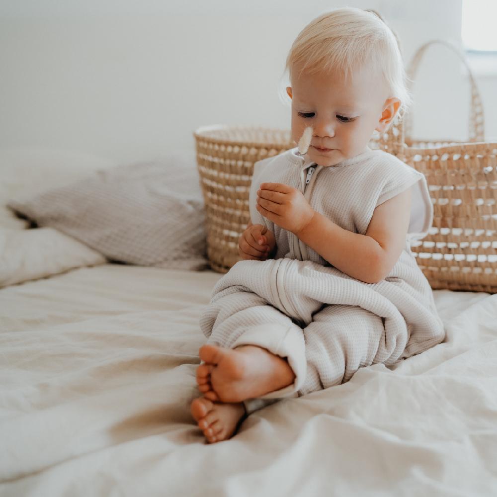 babymarkt emma & noah Schlafsack mit Umschlag-Füßen Essential Beige Speichern exportieren
