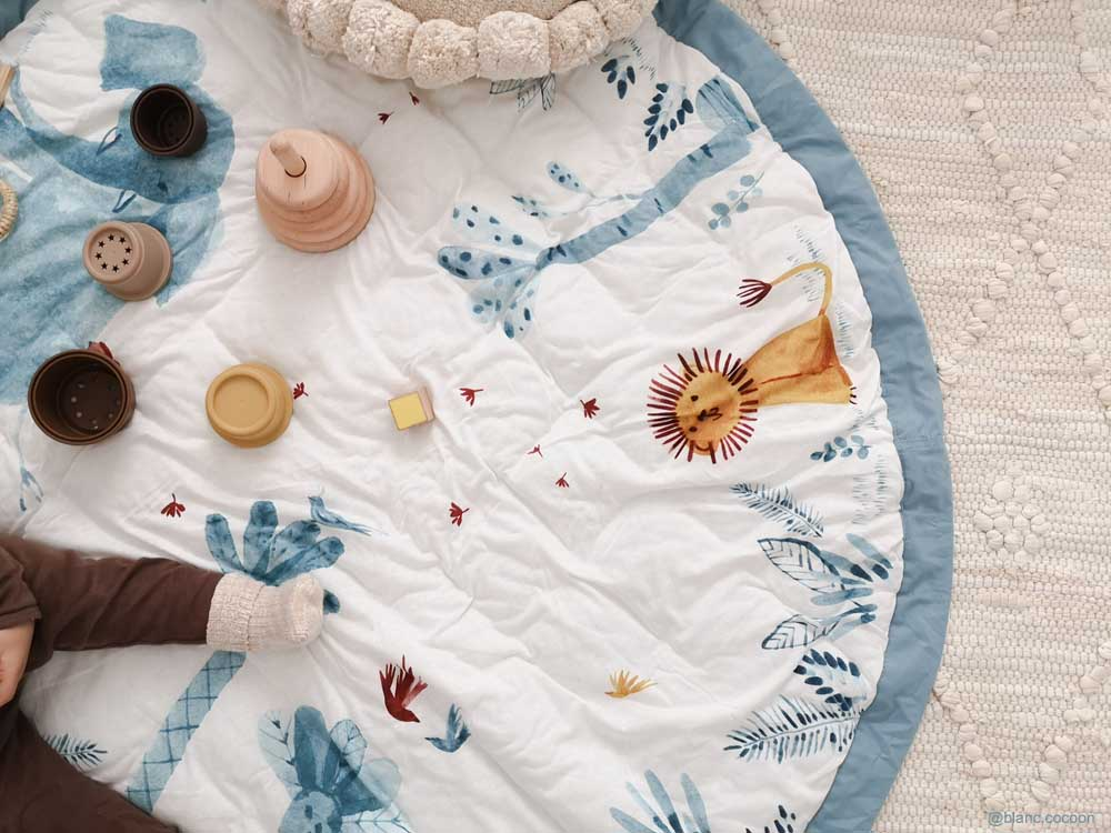 babymarkt play&go 2-in-1-Aufbewahrungstasche und Spielmatte Moulin Roty baobab blue ⌀120 cm Letzter Tag