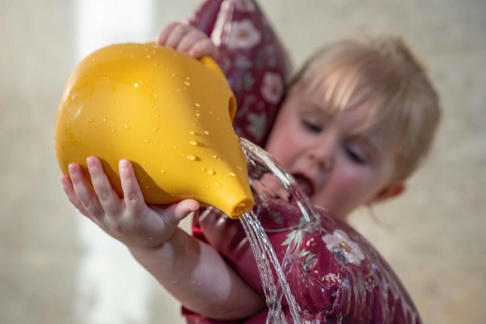 babymarkt Silikon Gießkanne Honey Gold 50% Rabatt mit kostenlosem Versand
