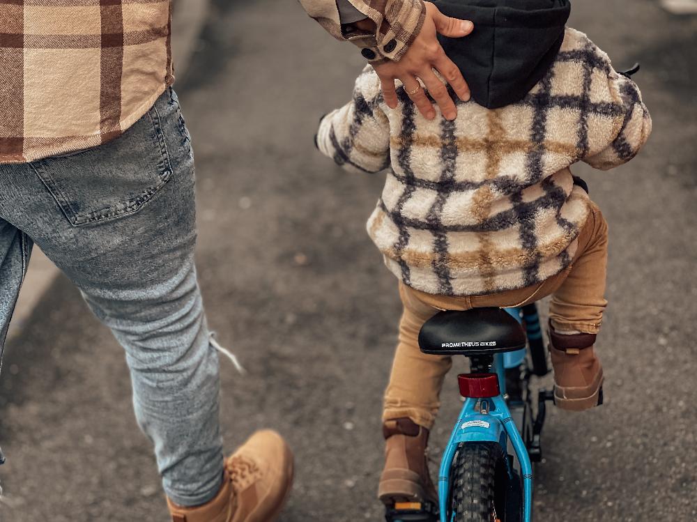 babymarkt Kinderfahrrad 12" mit Stützräder blau-schwarz im Angebot