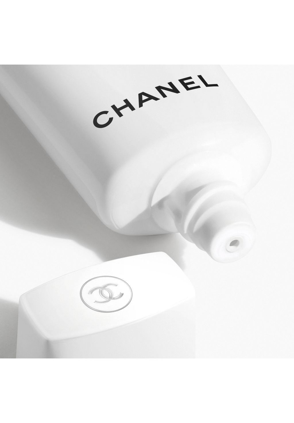CHANEL UV ESSENTIEL UV ESSENTIEL COMPLETE PROTECTION SPF 50 Nur noch ein Tag übrig